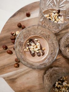 Panna cotta med Nutella och hasselnötter