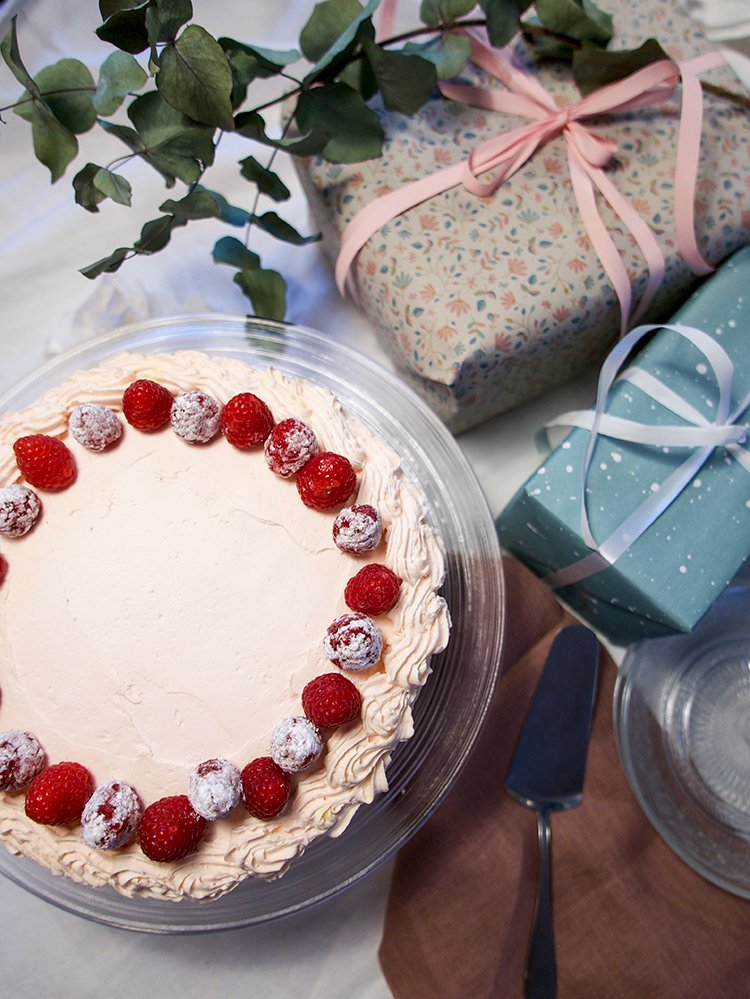 Chokladtårta med rosa frosting