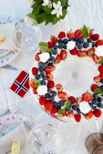 Pavlova med bär