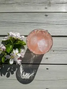Raberberlemonad i glas