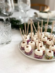 Marshmallows pops på bord