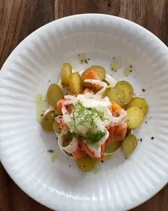 Rökt lax med fänkålssallad