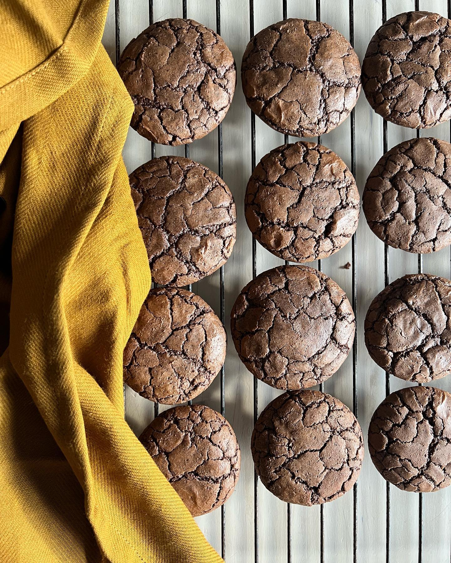 Så blev det en ny runda av superpopulära kladdkakecookies🍪🍫
God helg!
Recept på fiasfika.com
#fiasfika #cookies #kladdkaka #kladdkakecookies #choklad #chokladkakor #matblogg #godtno