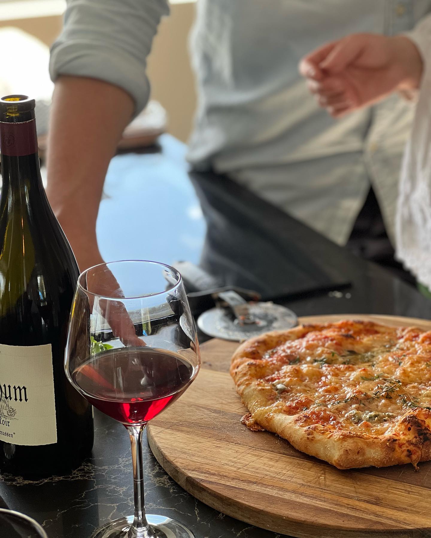 Efter bowling så kommer pizza. Det är sen gammalt. 🥰
Tacksam för några fina folk som vi har i vårt liv💛
#fiasfika #pizza #pizzatime #familjetid #dinnerwithfriends #middagmedvänner #matblogg