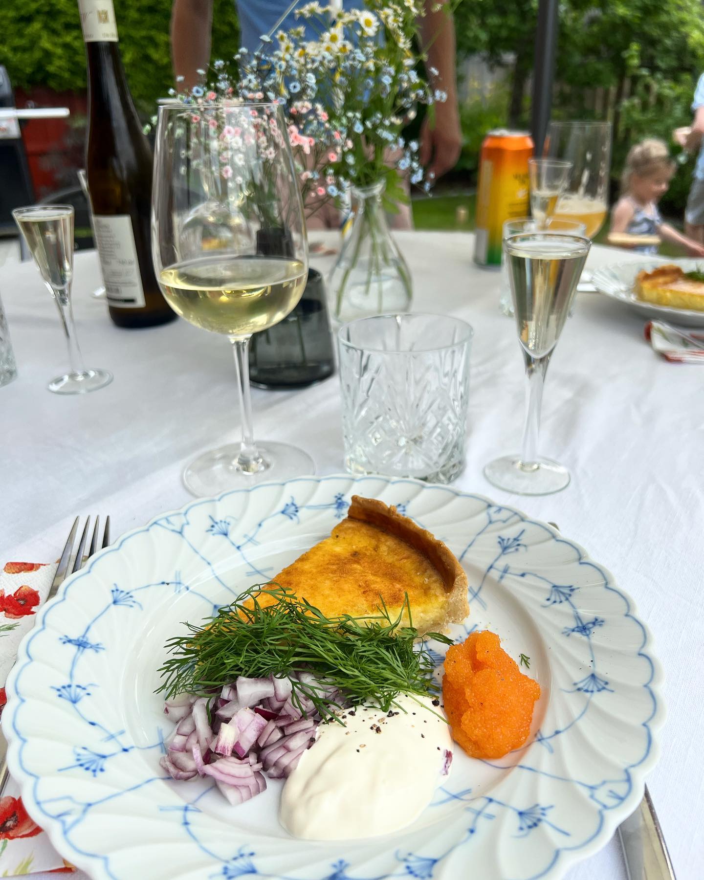 Västerbottenostpaj med löjrom är nog bland det godaste jag vet🙌🏼
Det smakar svensk sommar💛
#fiasfika #västerbottenost #västerbottenpaj #västerbottenostpaj #löjrom #midsommarmat #matblogg #godtno #paj