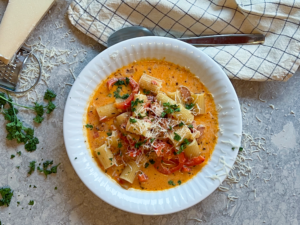 Krämig toomatsoppa med salsicca