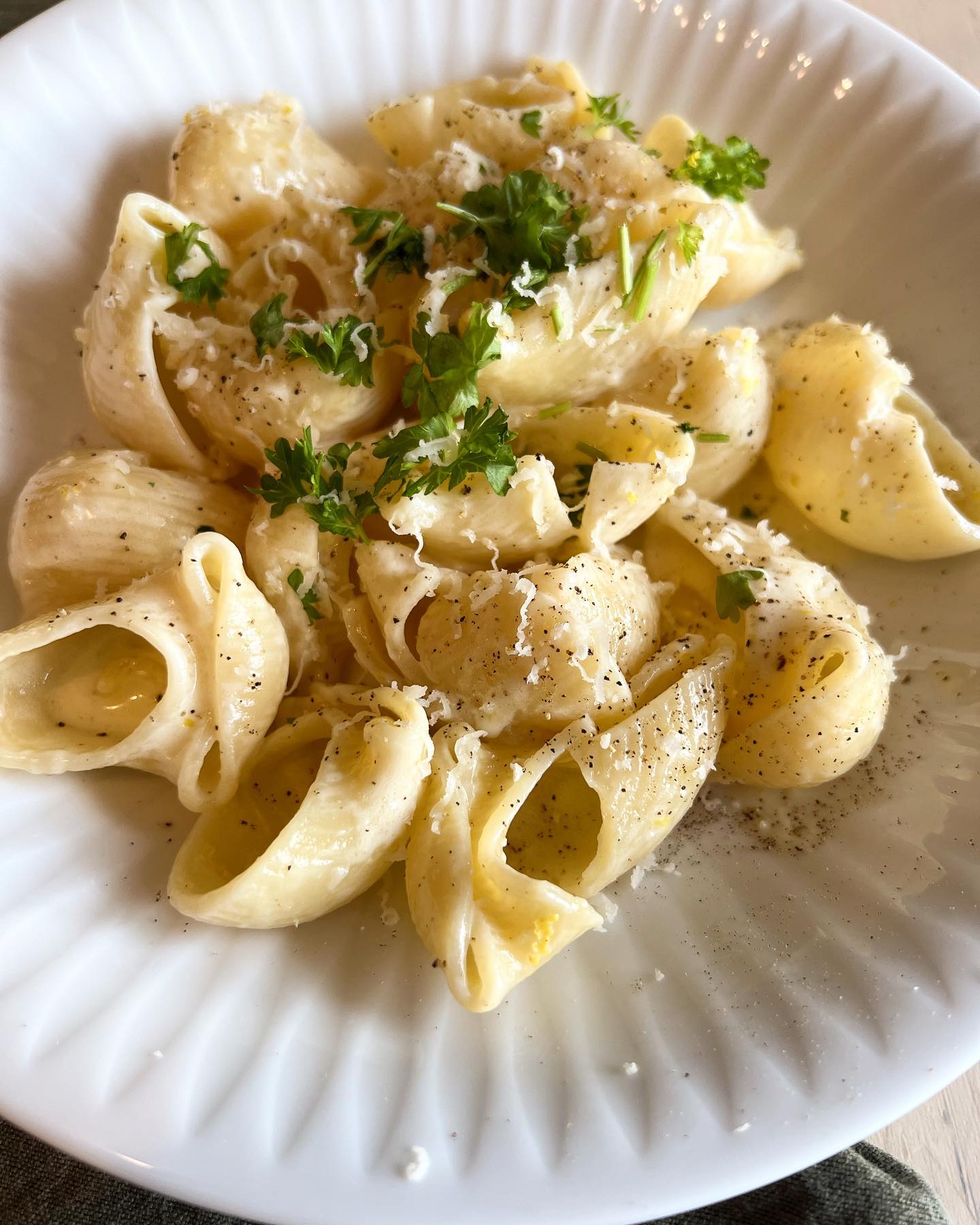 Pasta al limone 🍋🍋
Citronpastan som bara innehåller 4 ingredienser och är klar på ca 20 minuter.
Den ska du inkludera i veckans middagar 🤗
Recept på fiasfika.com🍋
#fiasfika #pasta #pastaallimone #lemon #lemonpasta #pastalover #foodphotography #matblogg #foodblogger #dagensmiddag #middag #fiasunder30 #easyrecipes
