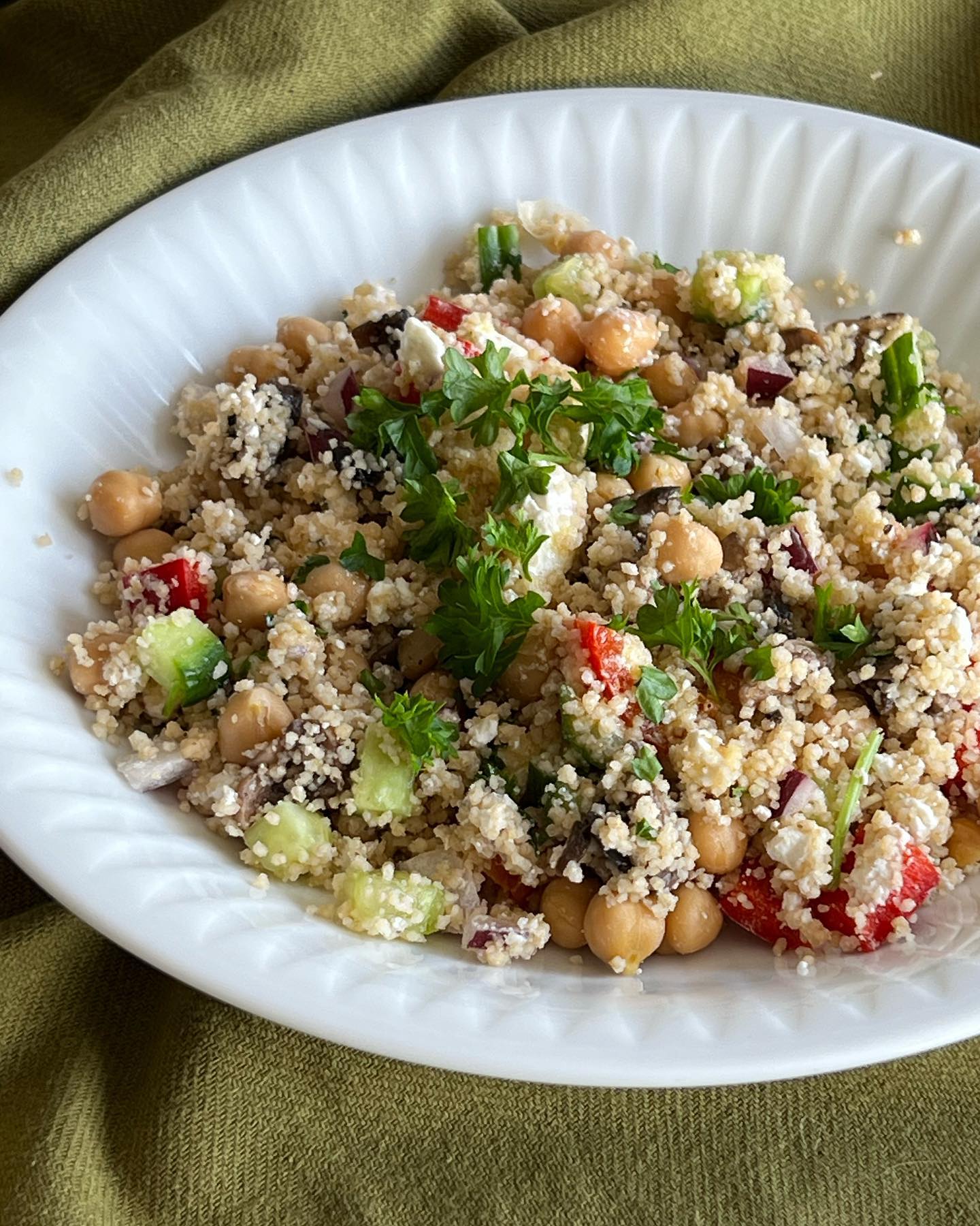 Cous cous sallad lagas ofta här i huset. Den är perfekt att laga en dubbel portion av och ha som matlåda. Nyttigt, mättande och väldigt gott.
Salladen passar också ypperligt som tillbehör till lax eller kött. Prova!
Recept på fiasfika.com💚
#fiasfika #sallad #couscous #couscoussalad #vegetarianrecipes #vegetariansalad #matlåda #easyrecipes #quickrecipes #fiasunder30 #matblogg #gogreen
