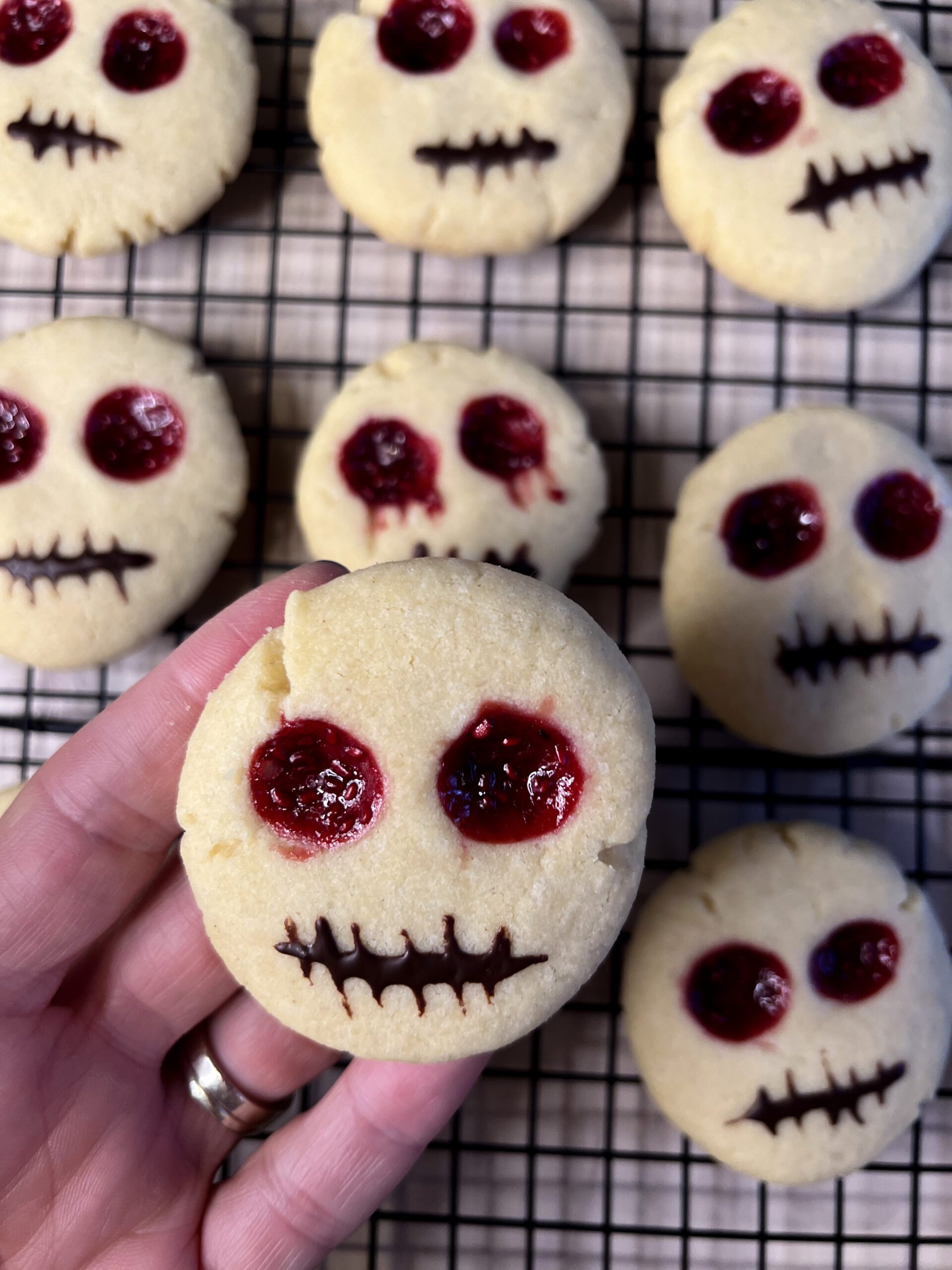 Enkla Halloweenkakor med sylt - Fias fika