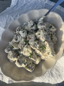 Potatissallad med créme fraîche och majonäs