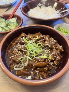 Koreansk biff med ris och salladslök