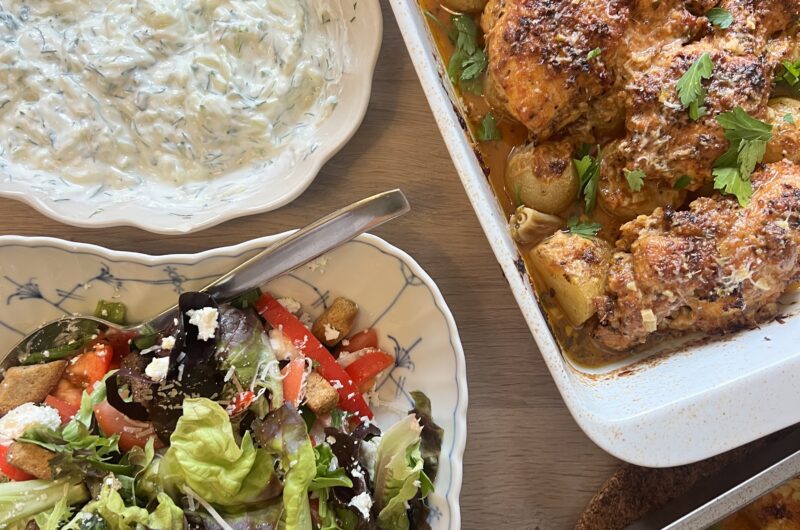 Parmesankyckling i ugn med tzatziki – en smakrik favorit i en form