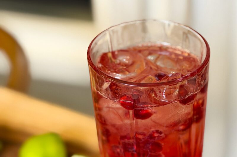 Granatäpple & lime mocktail