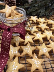 Saffransstjärnor med pärlsocker