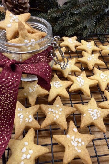 Saffransstjärnor med pärlsocker