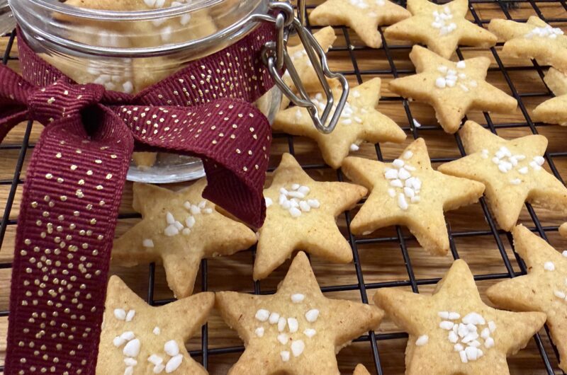 Saffransstjärnor med pärlsocker