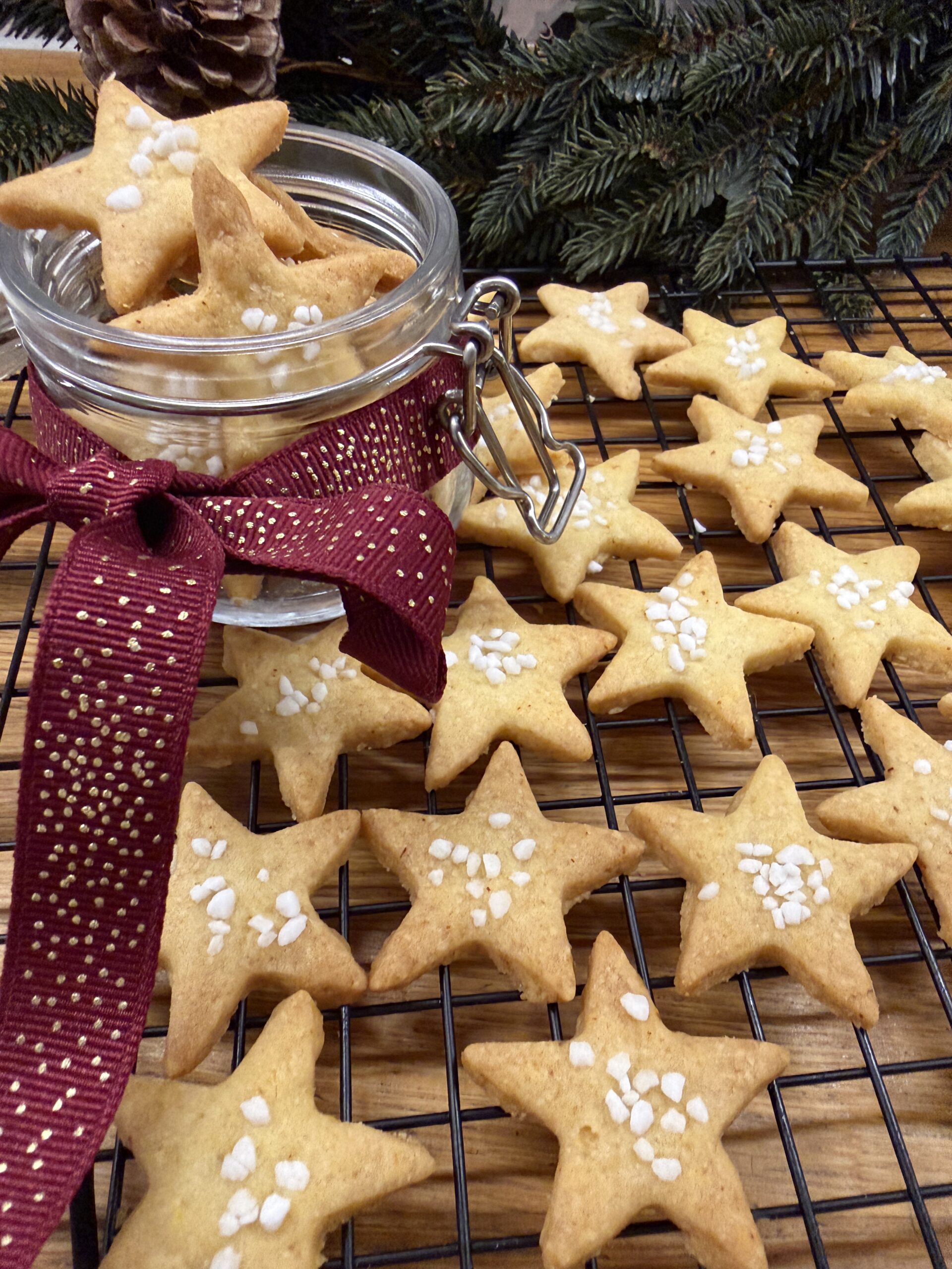 Saffransstjärnor med pärlsocker