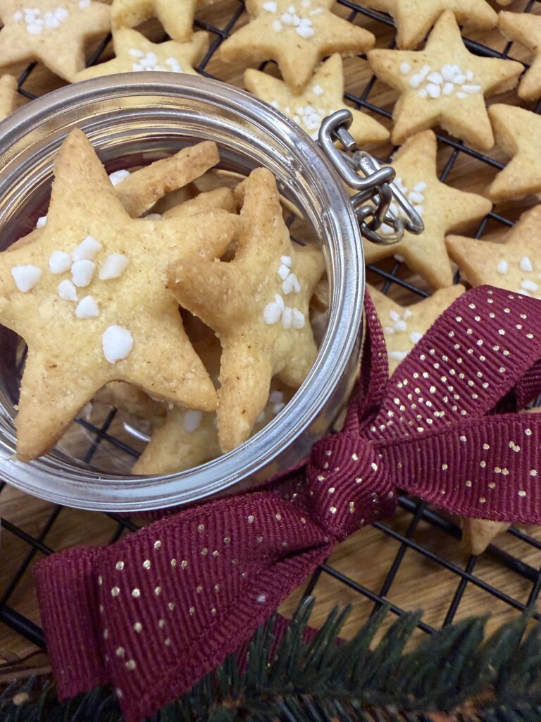 Saffransstjärnor med pärlsocker