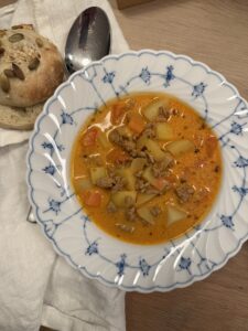 Köttfärssoppa med potatis – krämig vardagsfavorit