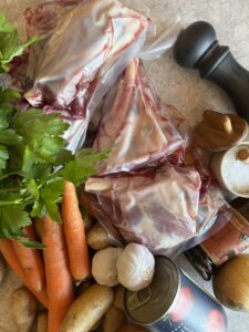 Lammeskank i rödvinssås