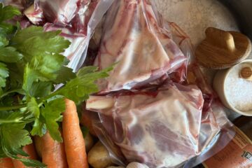 Lammeskank i rödvinssås