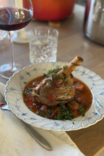 Lammeskank i rödvinssås